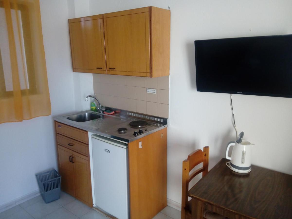 Debbi Appartments And Hotel Ялисос Екстериор снимка