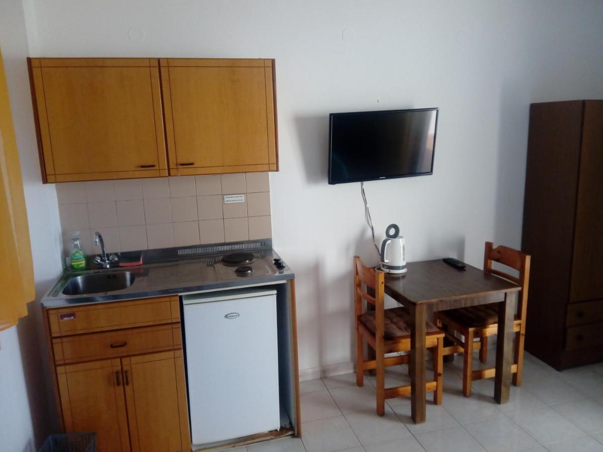 Debbi Appartments And Hotel Ялисос Екстериор снимка