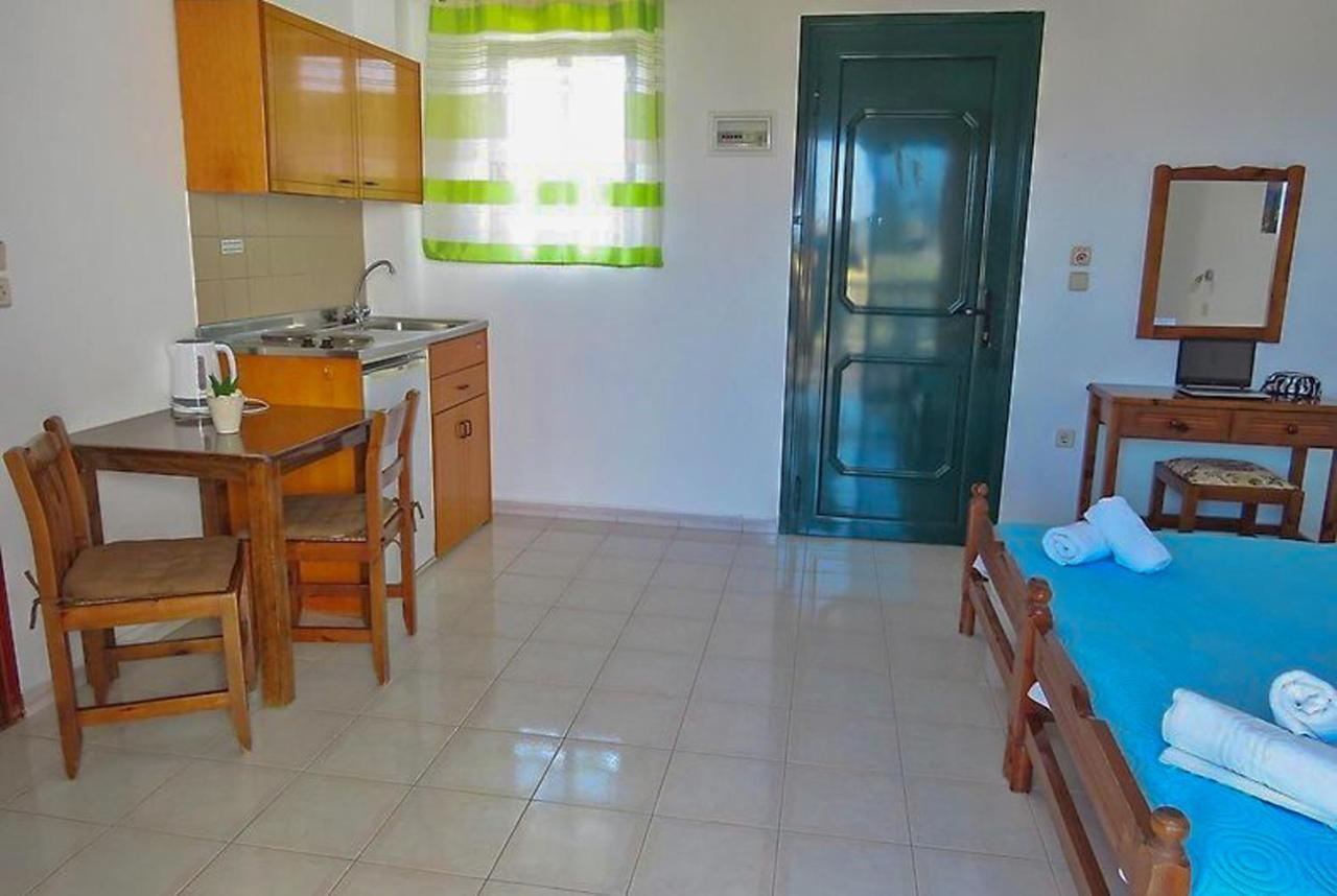 Debbi Appartments And Hotel Ялисос Екстериор снимка