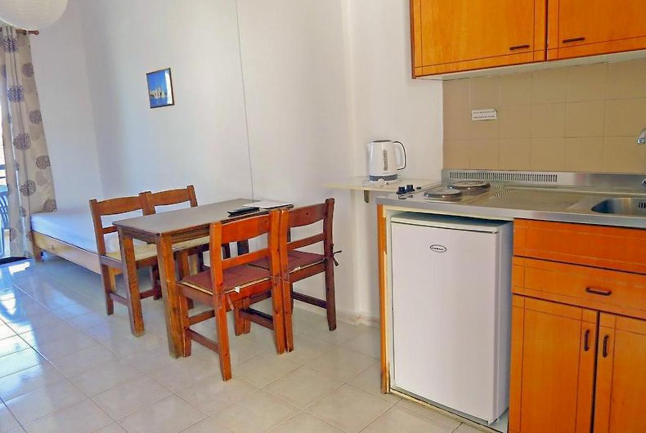 Debbi Appartments And Hotel Ялисос Екстериор снимка